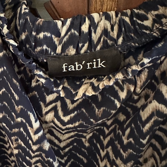 One piece jumpsuit.  Fits like a small medium. - Picture 3 of 8